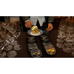 Rianxo Juvenile Sardines "Xoubas" in Olive Oil 20/25 (72g) 3 Rianxo Juvenile Sardines Xoubas being opened