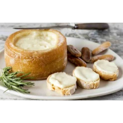 Pastovelia Torta del Casar Spanish cheese on tapas